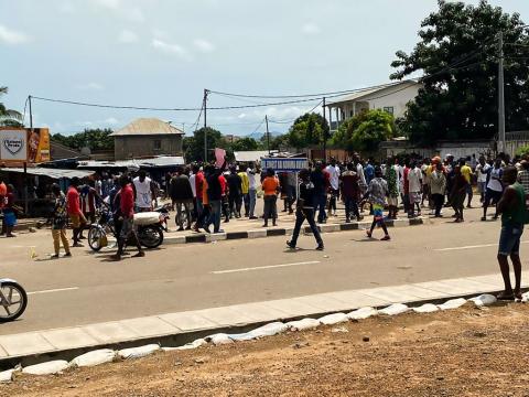 A scene at the standoff in Makeni between ACC agents and supporters of Ex-President Koroma A scene at the standoff in Makeni between ACC agents and supporters of Ex-President Koroma