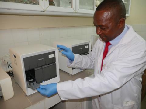A technician at Lakkah Hospital demonstrate the use of GeneXpert A technician at Lakkah Hospital demonstrate the use of GeneXpert