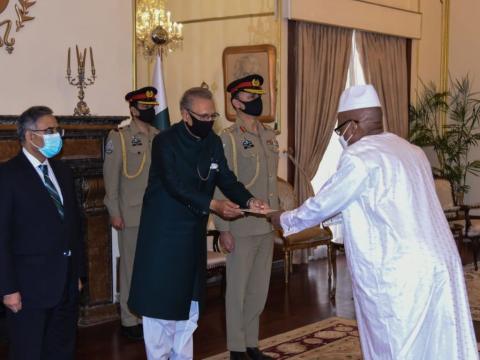 Ambassador Ali Babadara presenting his credentials to the PakistanPresident. Ambassador Ali Babadara presenting his credentials to the PakistanPresident.