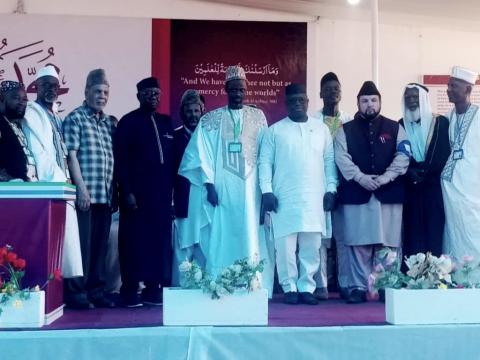 Amir of Ahmadiyya and President Bio flanked by members of teh faith Amir of Ahmadiyya and President Bio flanked by members of teh faith