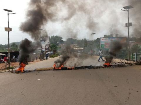 Burning tyres on the main highway in Bo Burning tyres on the main highway in Bo