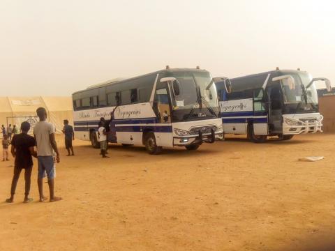 Buses line up to repatriate Guineans from the desert of Niger as Sierra Leoneans look on .jpg Buses line up to repatriate Guineans from the desert of Niger as Sierra Leoneans look on .jpg