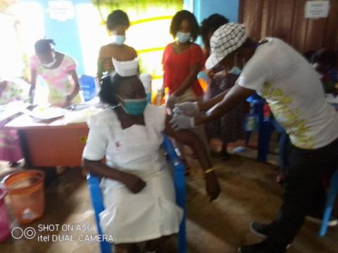 DMO Grant and matron taking EBOLA VACCINE in Kenema Government Hospital DMO Grant and matron taking EBOLA VACCINE in Kenema Government Hospital