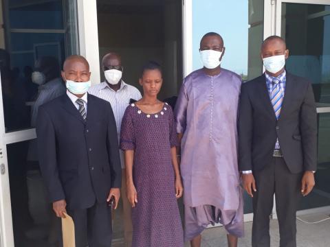 Lady poses with Sierra Leone embassy officials in Dakar Lady poses with Sierra Leone embassy officials in Dakar