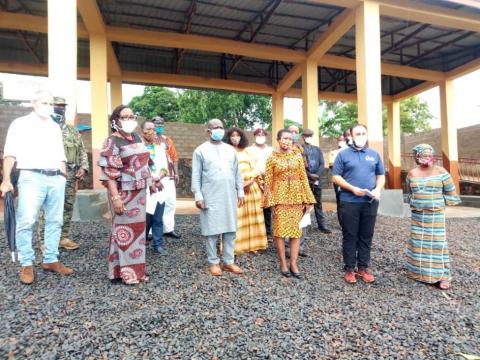 Lamina and Aki-Sawyerr and other officials pose for a photo at one of the sites.jpg Lamina and Aki-Sawyerr and other officials pose for a photo at one of the sites.jpg