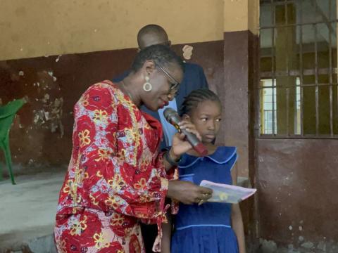 Mayor Yvonne Aki-Sawyerr distributing pencils Mayor Yvonne Aki-Sawyerr distributing pencils