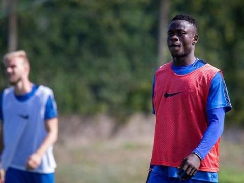 Musa Tombo (R) Musa Tombo (R)