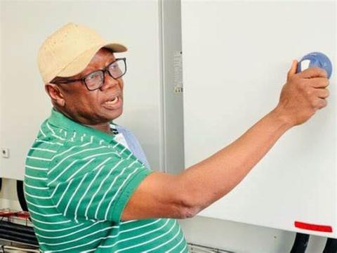 Kanja Sesay switching light on Kanja Sesay switching light on