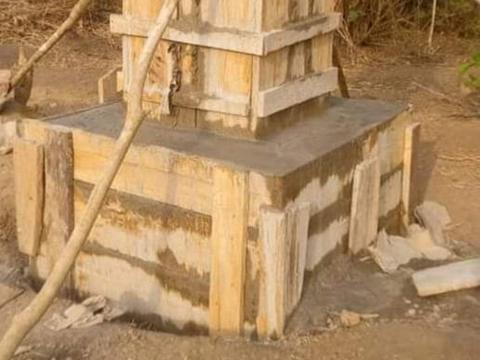 A pillar erected by Guinean troops in Yenga A pillar erected by Guinean troops in Yenga