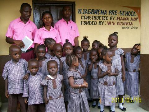 Teachers and pupils of Fiama preschool Kono Teachers and pupils of Fiama preschool Kono