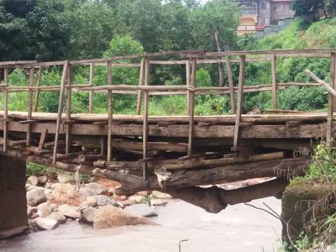 The dilapidated Kamayama Bridge The dilapidated Kamayama Bridge