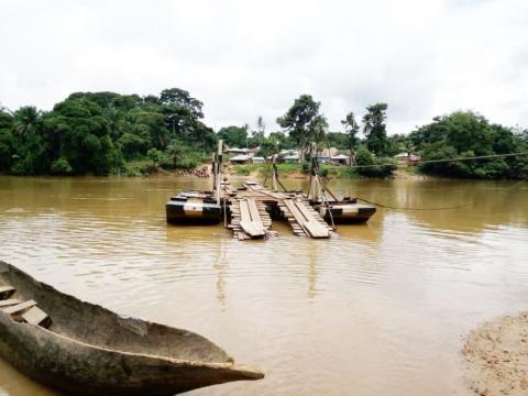 The rickety ferry that links Rutile to Matru The rickety ferry that links Rutile to Matru
