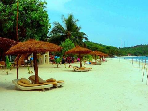 Tokeh Beach in Sierra Leone Tokeh Beach in Sierra Leone