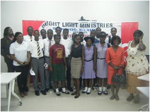 Participants and Airtel Staff pose for Politico Participants and Airtel Staff pose for Politico