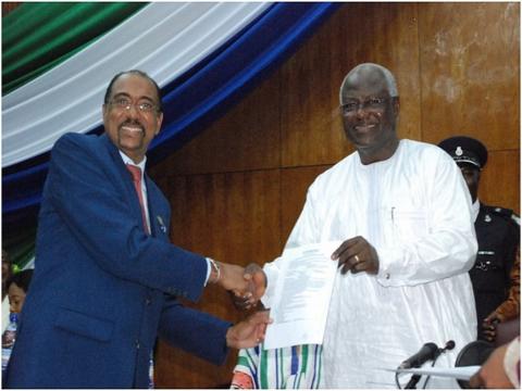 UNAIDS Executive Director, Michel Sidibe and President Ernest Bai Koroma after the signing UNAIDS Executive Director, Michel Sidibe and President Ernest Bai Koroma after the signing